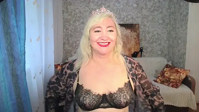 LadyKriss - stretch sexy on the couch