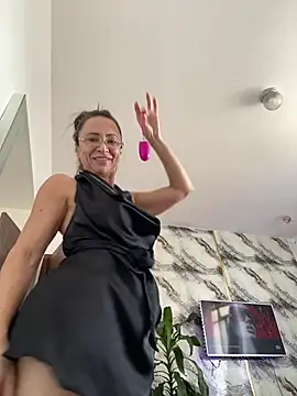 LadySalenDominatrix - Help me cum.