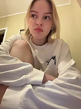 AshleyMur - play with nipple piercing