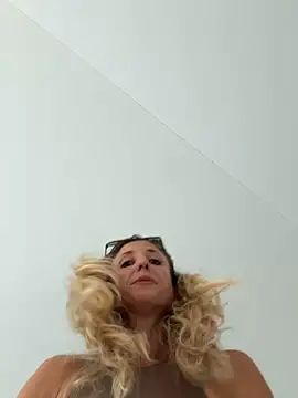 VivienneBlac - Show Ass in Doggy and Slap 2x