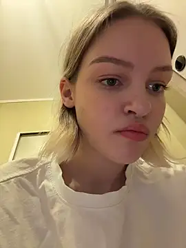 AshleyMur - play with nipple piercing