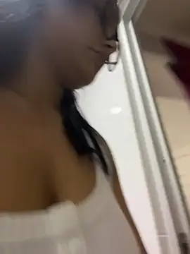 Lola_sweeet18 - squezze boobs Lola