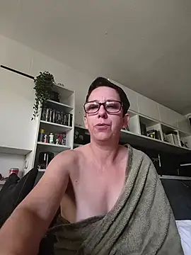 Susi_Strolch - Komplett nackt die ganze Show