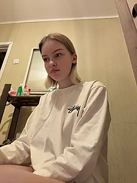 AshleyMur - play with nipple piercing