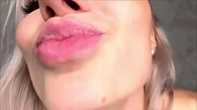 WavaHessler - Lick finger + eye contact