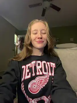 SageMarie555 - Titties out 5 min! 🍒