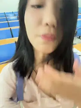 Lucy2027 - 教室淫叫不断学长操我