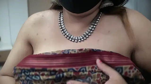 Sassypooja - ass show & spank