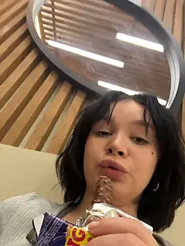 MietteDream - Slip hand under top&Pinch nipls