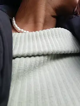 _andrea30 - Pinching the clitoris in public