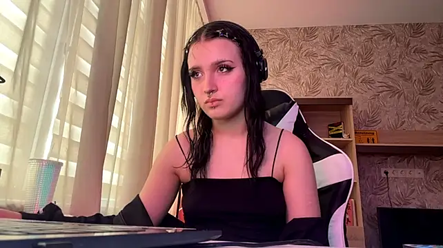 SharikaBabecki - Spank Ass 5 time