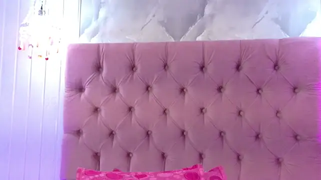 Gabby-Sweet - Two fingers inside pussy