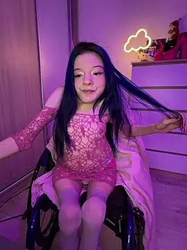 MiniSophiaa - Show ass/doggy 5min
