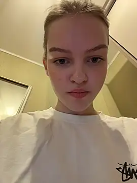 AshleyMur - play with nipple piercing