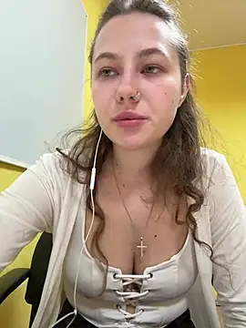 AsynaYuuki - squeeze tiny boobs under top🍒