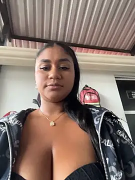 NayTorres - SHOW TITS IN PUBLIC AND PINCH