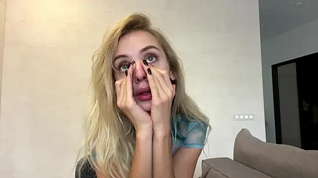 Shy_of_dream - Lots of kisses!)