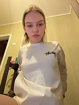 AshleyMur - play with nipple piercing