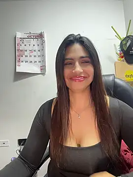 TAMMYBLACKK - Show tits in the office