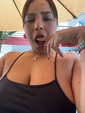 Sara-Vegaa - SHOW TITS IN PUBLIC AND SHAKE