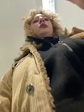 RonnieKiss - Dildo in pussy
