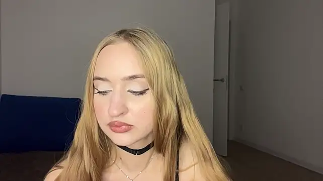 SexyLuxymur - squezze my perfect boobs