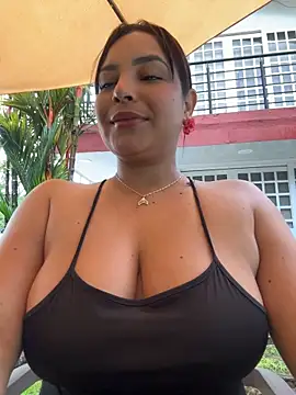 Sara-Vegaa - SHOW TITS IN PUBLIC AND SHAKE