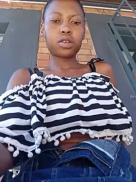 Sweethoneypot25 - squirt front of hous whl door is open🥵