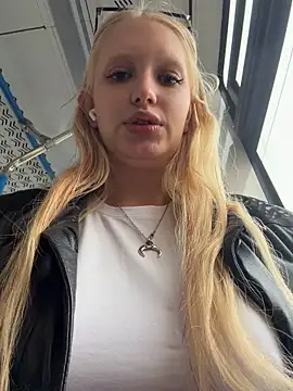 Elfi_InPublic - Suck finger+pinch nipples in bus