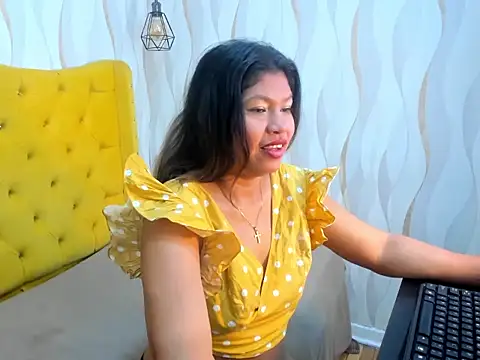Rosypage - Show asshole and pussy in doggy sytle