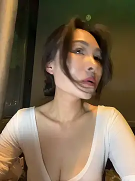 Eva10069 - 🍷包臀辣秘酒吧全裸上半身甩奶