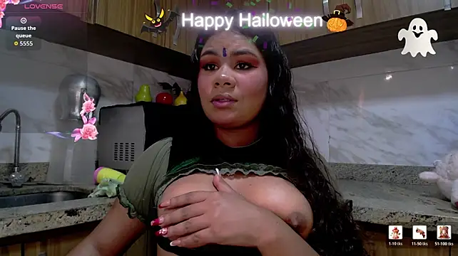 Yaazhinii - I play with my tits