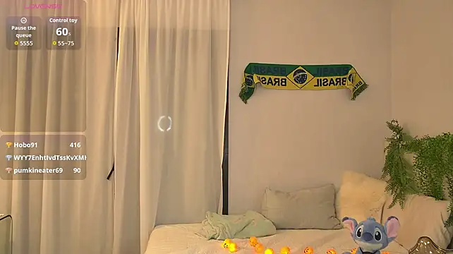 Jennifer_Wiliams - squeeze boobs