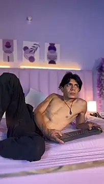 Abrilandjulian - 3 finger pussy