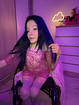 MiniSophiaa - Show ass/doggy 5min
