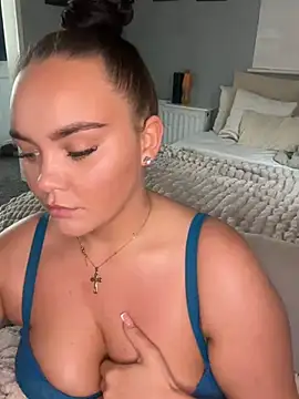 MaddisonWhitex - Handbra tease (2 min)