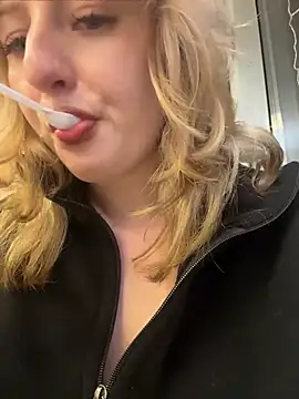 RonnieKiss - Dildo in pussy