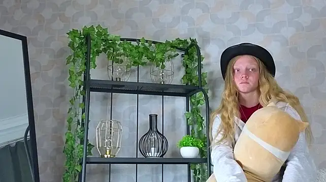 StasiaKoonce - to put on a hat