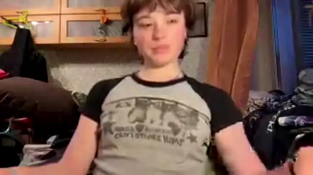Nellyts - show boobs