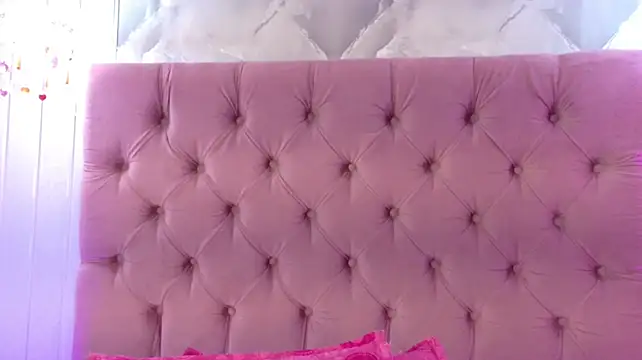 Gabby-Sweet - Two fingers inside pussy
