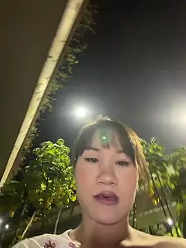 Wemroudeyu - 户外马路边！和闺蜜刺激自慰骚逼！来操我呀老公～最后完成目标的奖励小粉控制连接