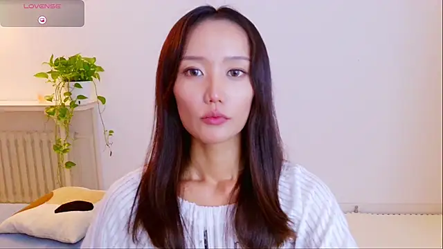 Yufenna - hand in jeans touch my pussy