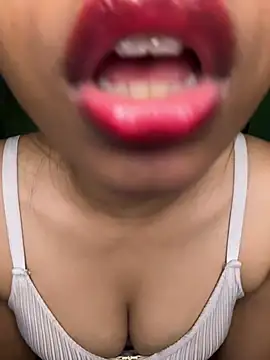 Little_hot_angle - Naked back tease