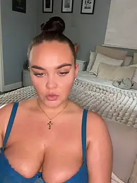 MaddisonWhitex - Handbra tease (2 min)