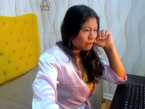 Rosypage - Show asshole and pussy in doggy sytle