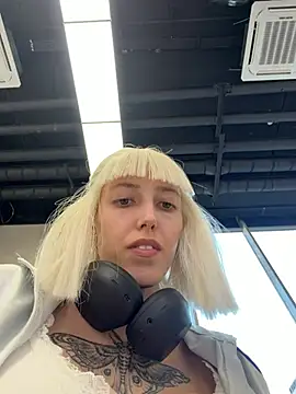 CaliMacKay - Masturbation in doggy