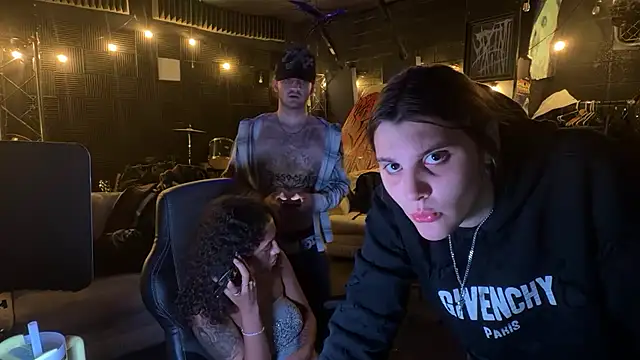 Vampclub - 3some, 2girl 1 guy, squirt show,creampie