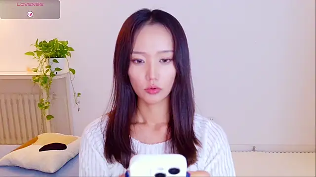 Yufenna - hand in jeans touch my pussy