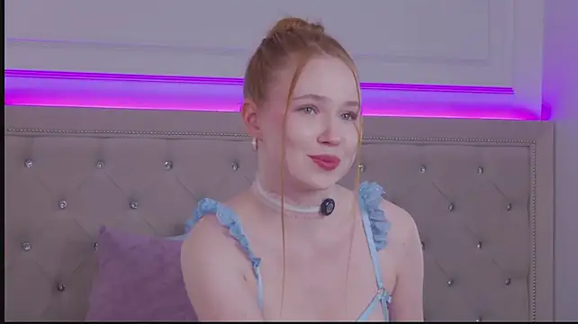 CarolineQuinn - 🍑doggy and spank me🍑