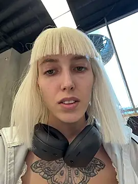 CaliMacKay - Masturbation in doggy
